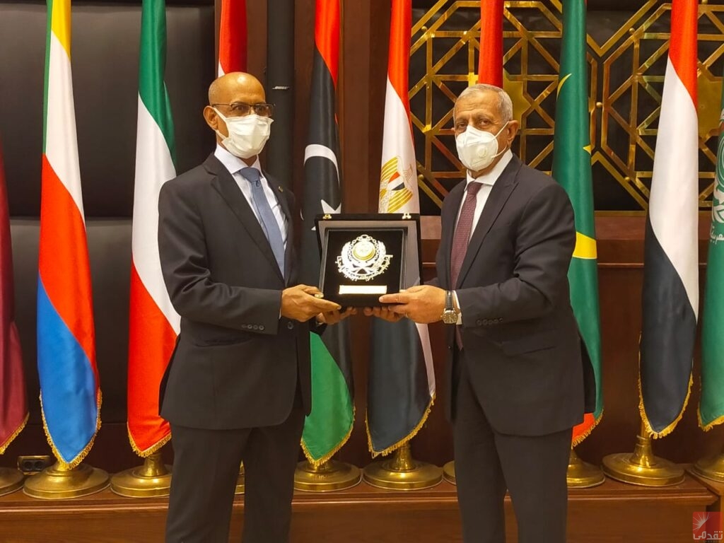 L’ambassadeur de Mauritanie en Egypte visite l’Académie arabe des sciences