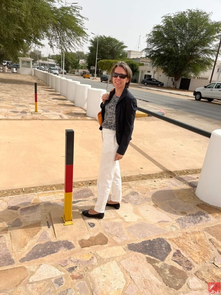 En soutien à l’environnement, l’ambassadrice allemande à Nouakchott marche pour rencontrer la ministre de l’Environnement