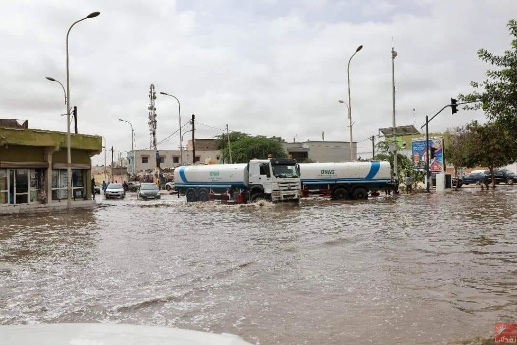 Pompage des eaux des rues de Nouakchott