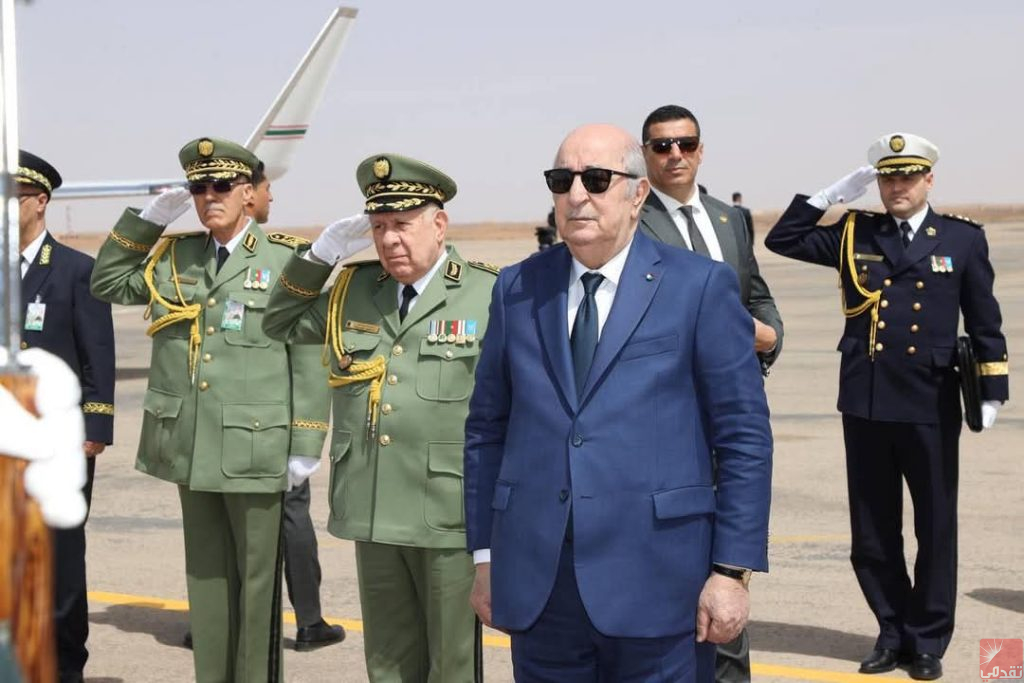 Entouré d’avions de guerre, Tebboune visite une région frontalière avec le Maroc