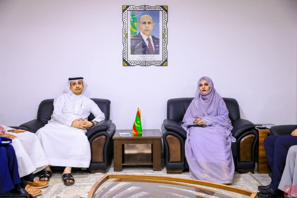 Discussions entre le ministère de l’Éducation et une délégation d’Arabsat