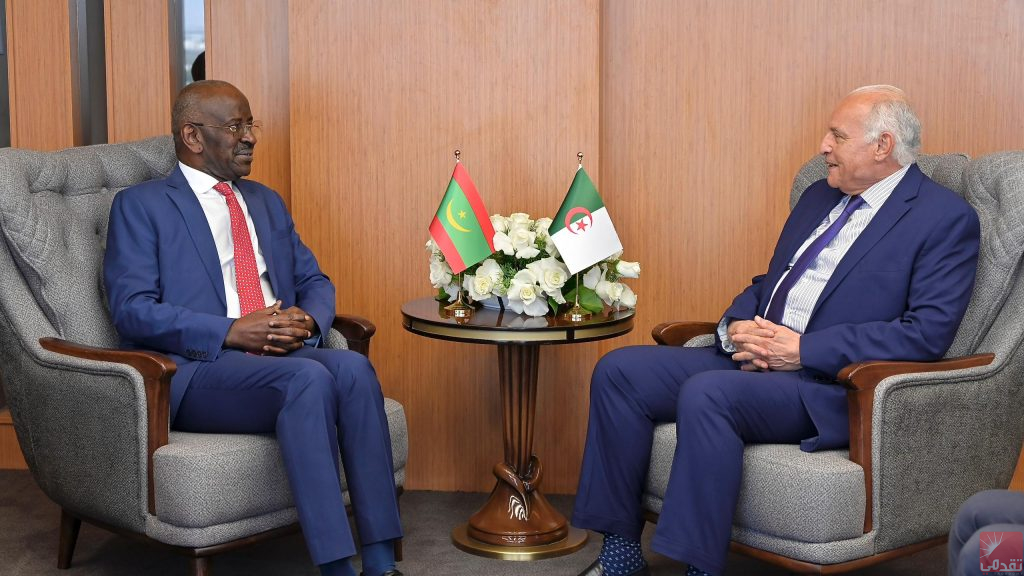 Les ministres des Affaires étrangères de la Mauritanie et de l’Algérie discutent du renforcement de la coopération et des questions régionales