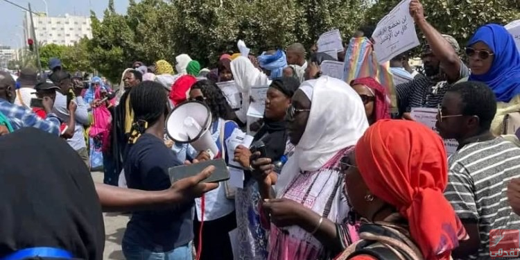 Manifestations devant le Parlement pour dénoncer le meurtre d’une jeune fille à El Mina