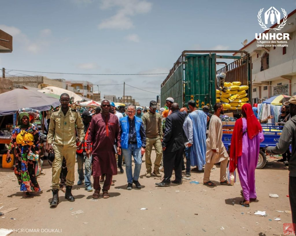 Le représentant du HCR examine la situation des réfugiés à Sebkha